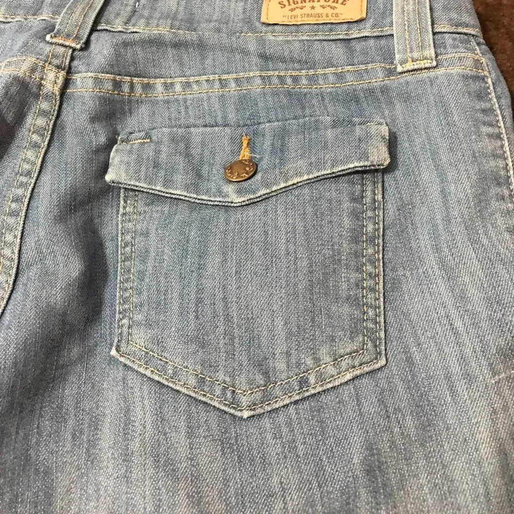 Levi's Signature Denim Shorts - Picture 6 of 6